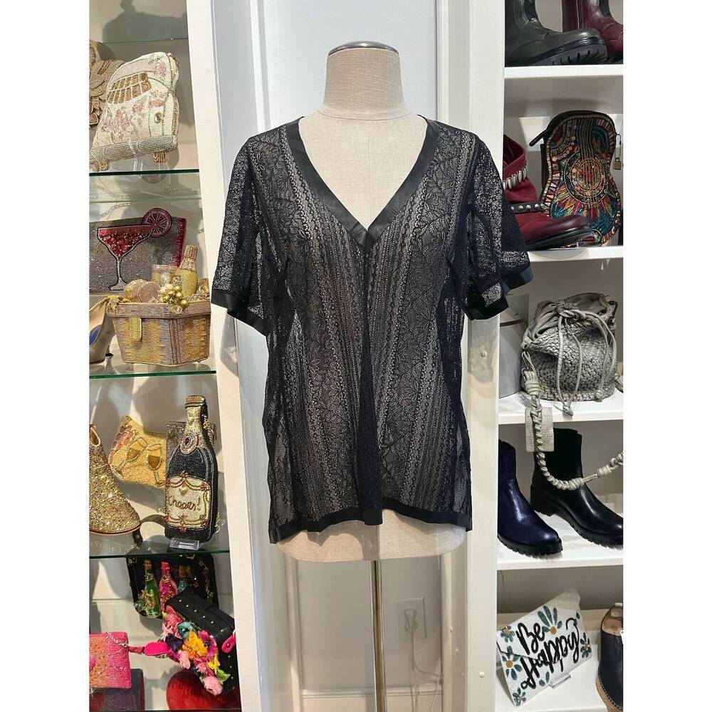 NEW BYRON LARS loose lace in black